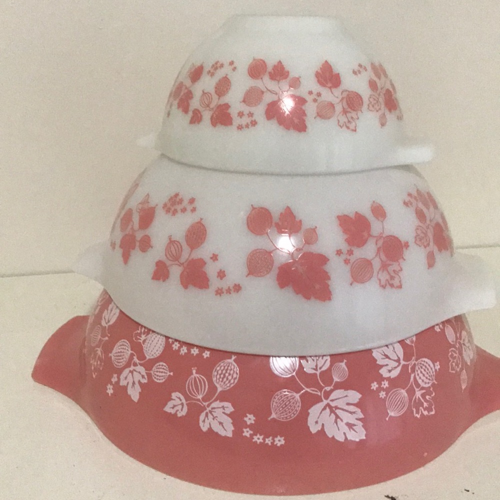 Pyrex set of 3 Vintage Pink Gooseberry Cinderella